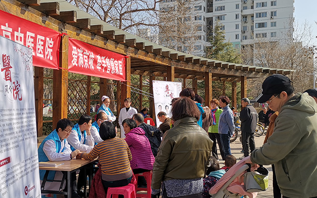 【学雷锋日】ky开云中文网（中国）科技公司,举办“爱满京城，牵手智慧家医”志愿服务活动(图2)